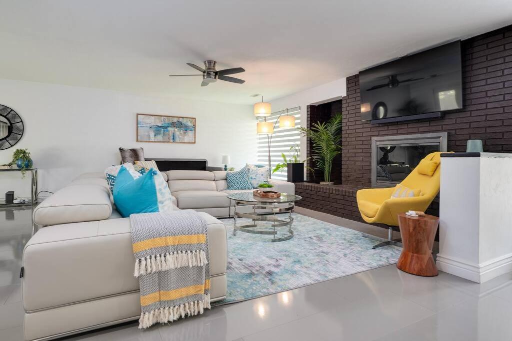 Uf Sunshine House - Patio & Bbq - Chef Kitchen - Ev Car Station - Upscale Neighborhood! Βίλα Γκέινσβιλ Εξωτερικό φωτογραφία