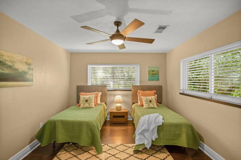 Uf Sunshine House - Patio & Bbq - Chef Kitchen - Ev Car Station - Upscale Neighborhood! Βίλα Γκέινσβιλ Εξωτερικό φωτογραφία
